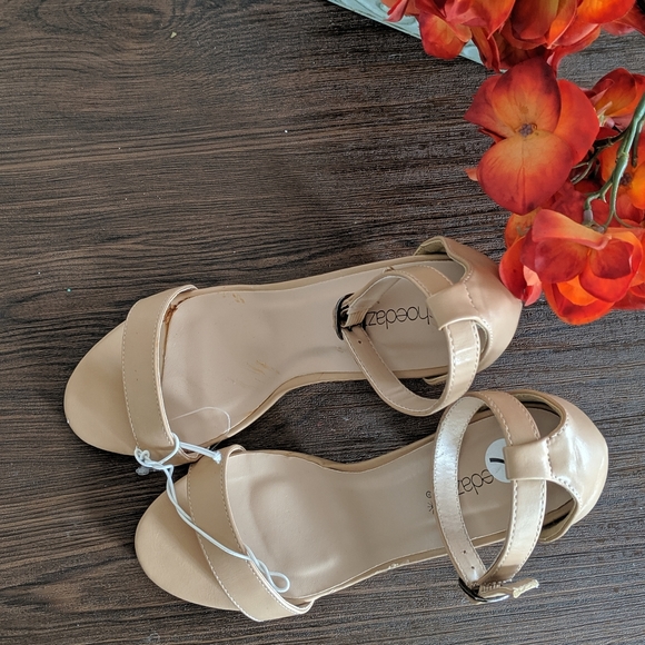 Heels - Picture 3 of 4